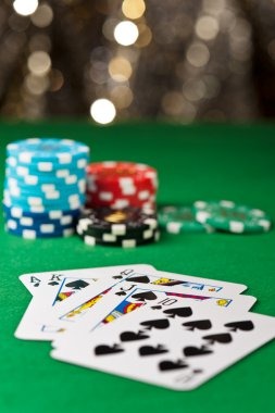 omo777 platform interface showing sportsbook, live tables, and slot games