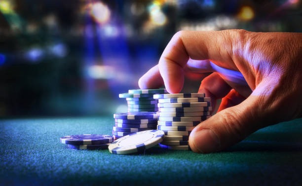 Live Sic Bo table with three dice and betting layout on omo777